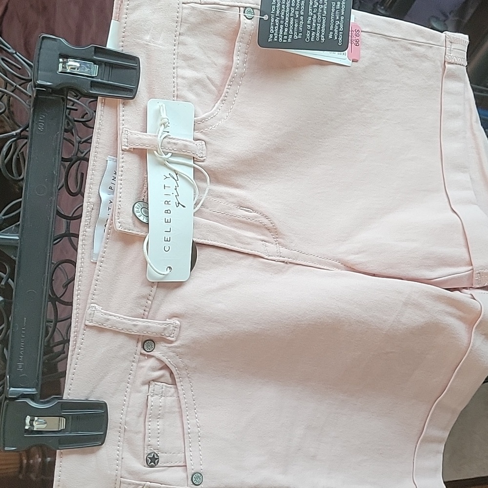 Girls sz 10 Celebrity Pink cuffed shorts in pink.
